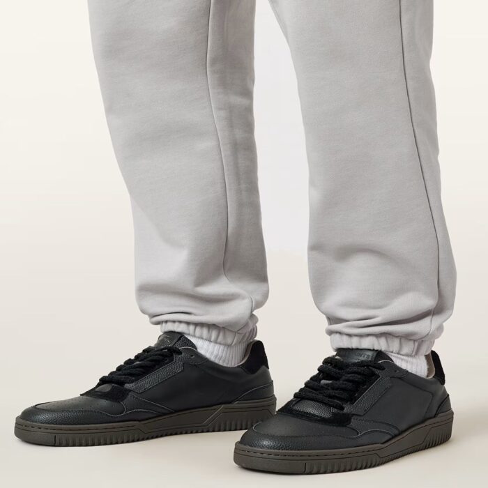 Regan Low Top Sneakers